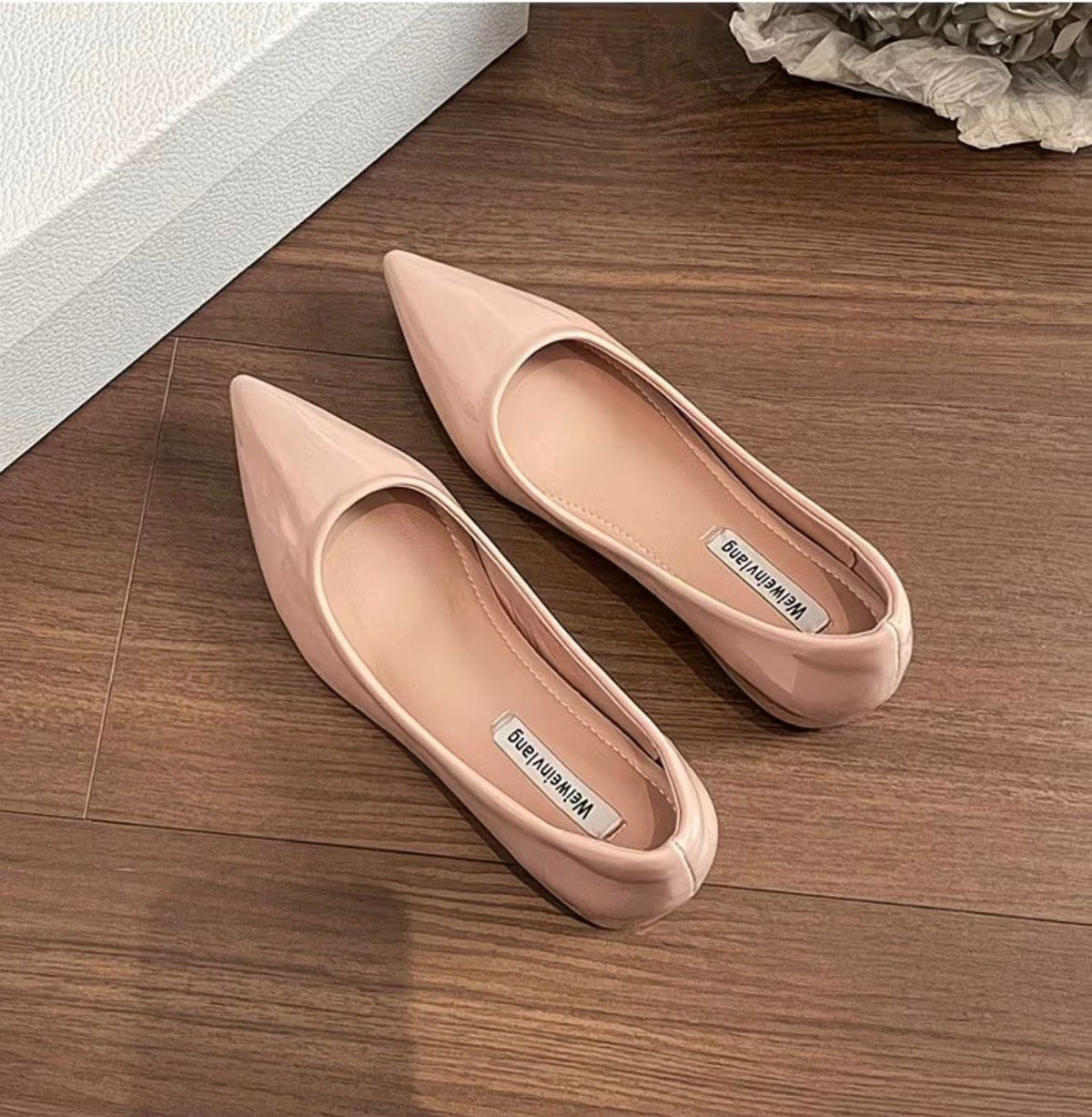 [FREE SOCKS] Pointed-Toe Kitten Heels (Runs Small, Size Up)