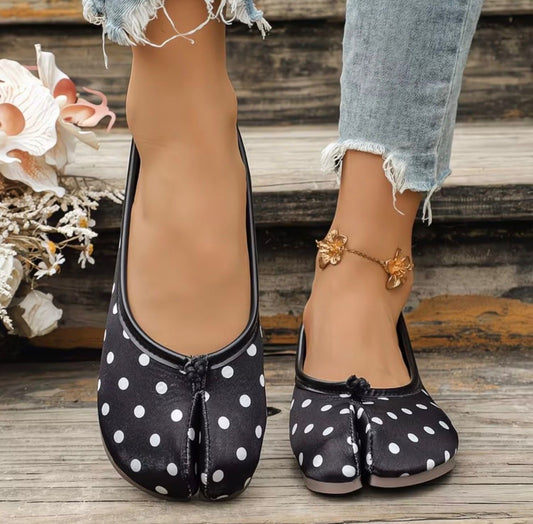 [FREE SOCKS] Polka-Dot Tabi Flats